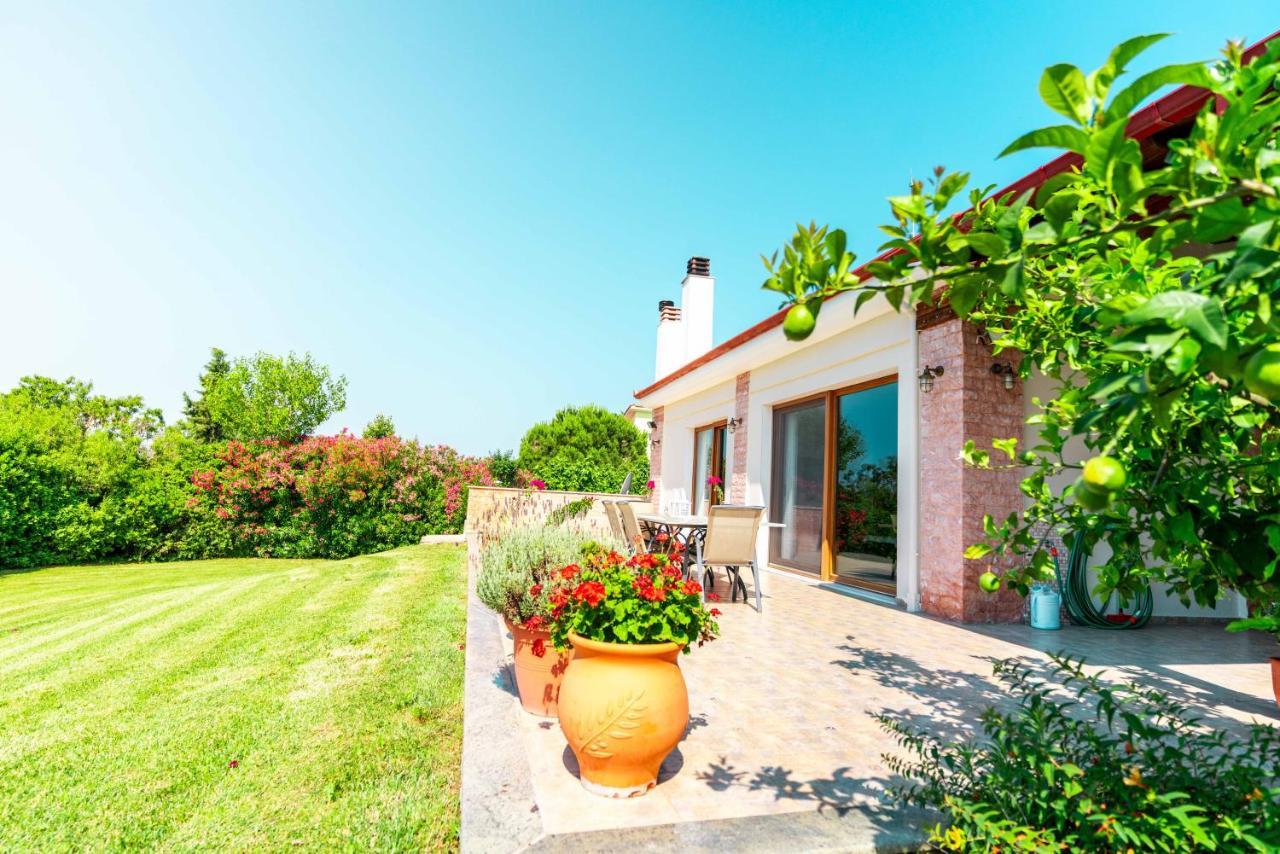 Villa Bougainvillea 에파노미 외부 사진